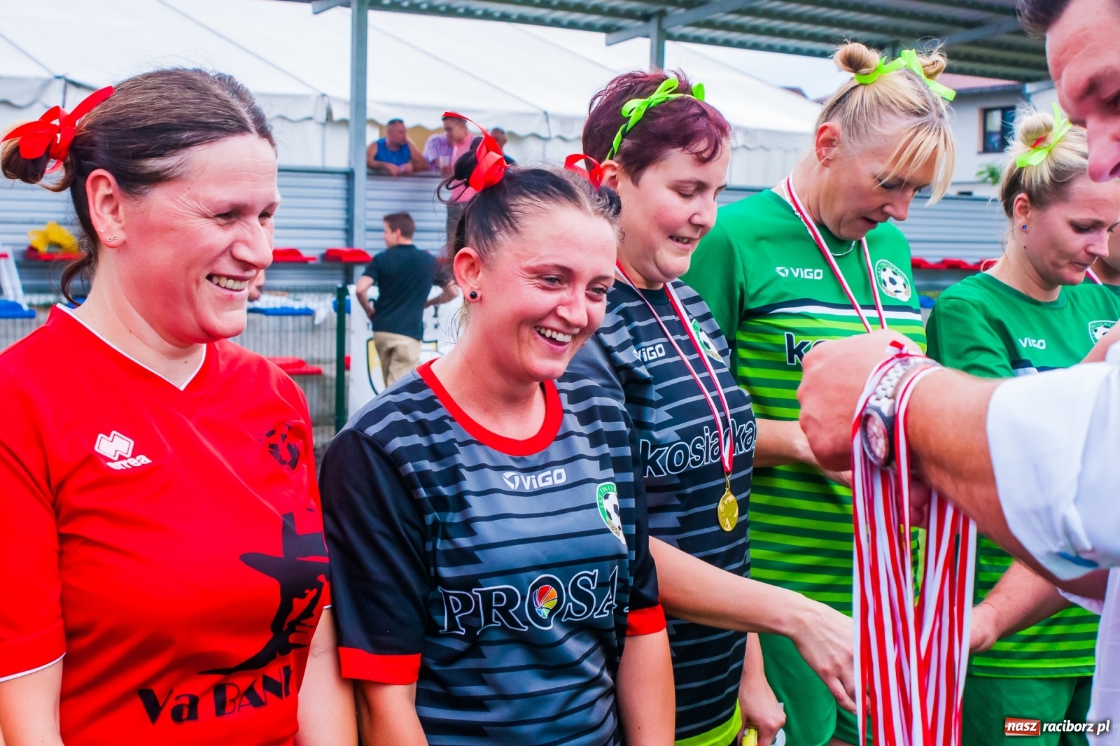 Zdjęcie w galerii na portalu naszraciborz.pl: Kobiece starcie w Tworkowie atrakcją drugiego dnia festynu rodzinnego [FOTO i WIDEO] wiadomości z regionu