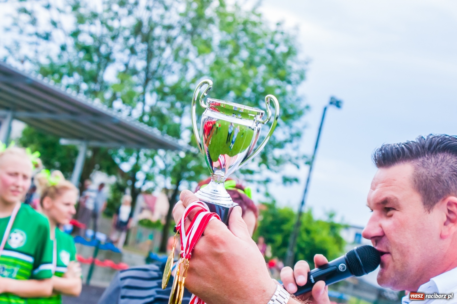 Zdjęcie w galerii na portalu naszraciborz.pl: Kobiece starcie w Tworkowie atrakcją drugiego dnia festynu rodzinnego [FOTO i WIDEO] wiadomości z regionu
