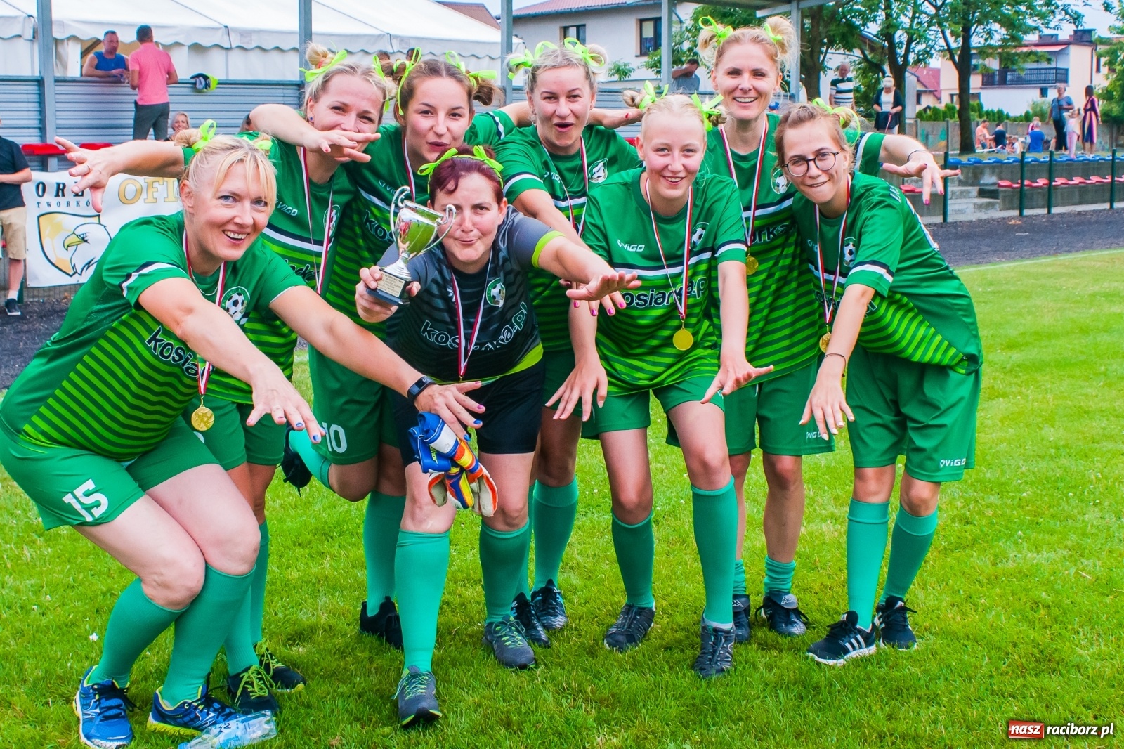 Zdjęcie w galerii na portalu naszraciborz.pl: Kobiece starcie w Tworkowie atrakcją drugiego dnia festynu rodzinnego [FOTO i WIDEO] wiadomości z regionu