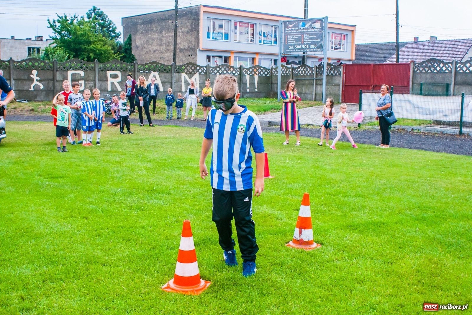 Zdjęcie w galerii na portalu naszraciborz.pl: Kobiece starcie w Tworkowie atrakcją drugiego dnia festynu rodzinnego [FOTO i WIDEO] wiadomości z regionu