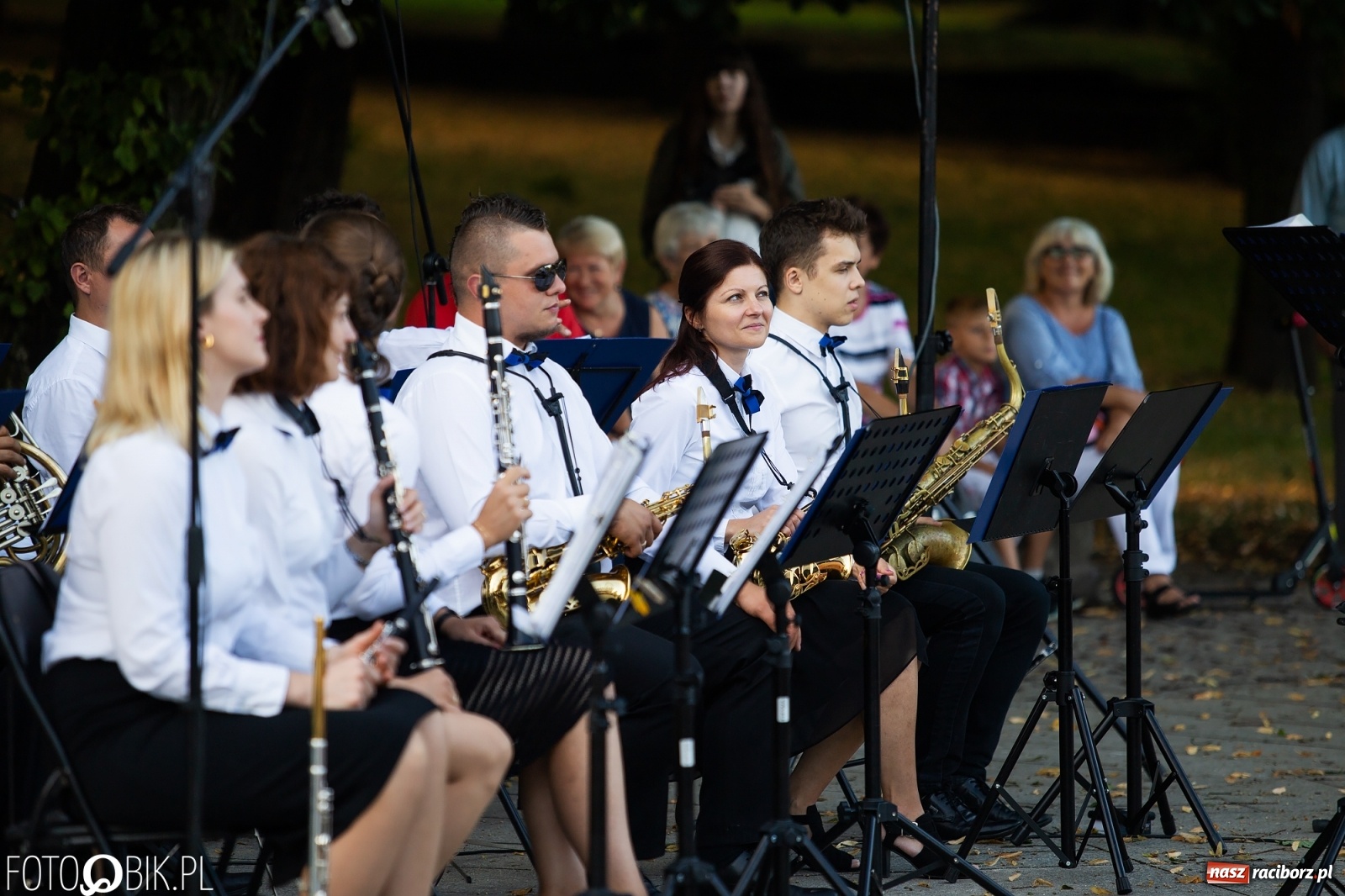 Zdjęcie w galerii na portalu naszraciborz.pl: Orkiestra Plania i klasyka operetki w parku Roth wiadomości z regionu