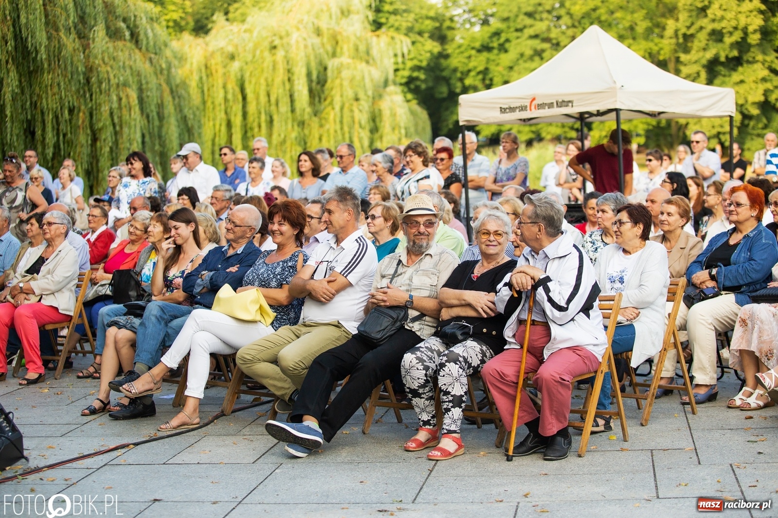 Zdjęcie w galerii na portalu naszraciborz.pl: Orkiestra Plania i klasyka operetki w parku Roth wiadomości z regionu