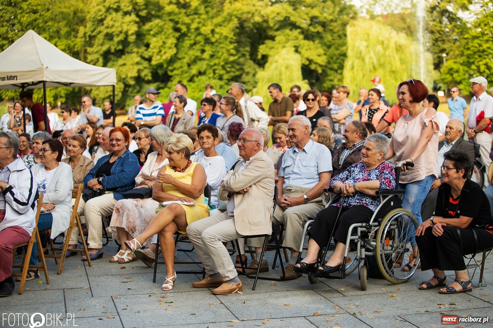 Zdjęcie w galerii na portalu naszraciborz.pl: Orkiestra Plania i klasyka operetki w parku Roth wiadomości z regionu