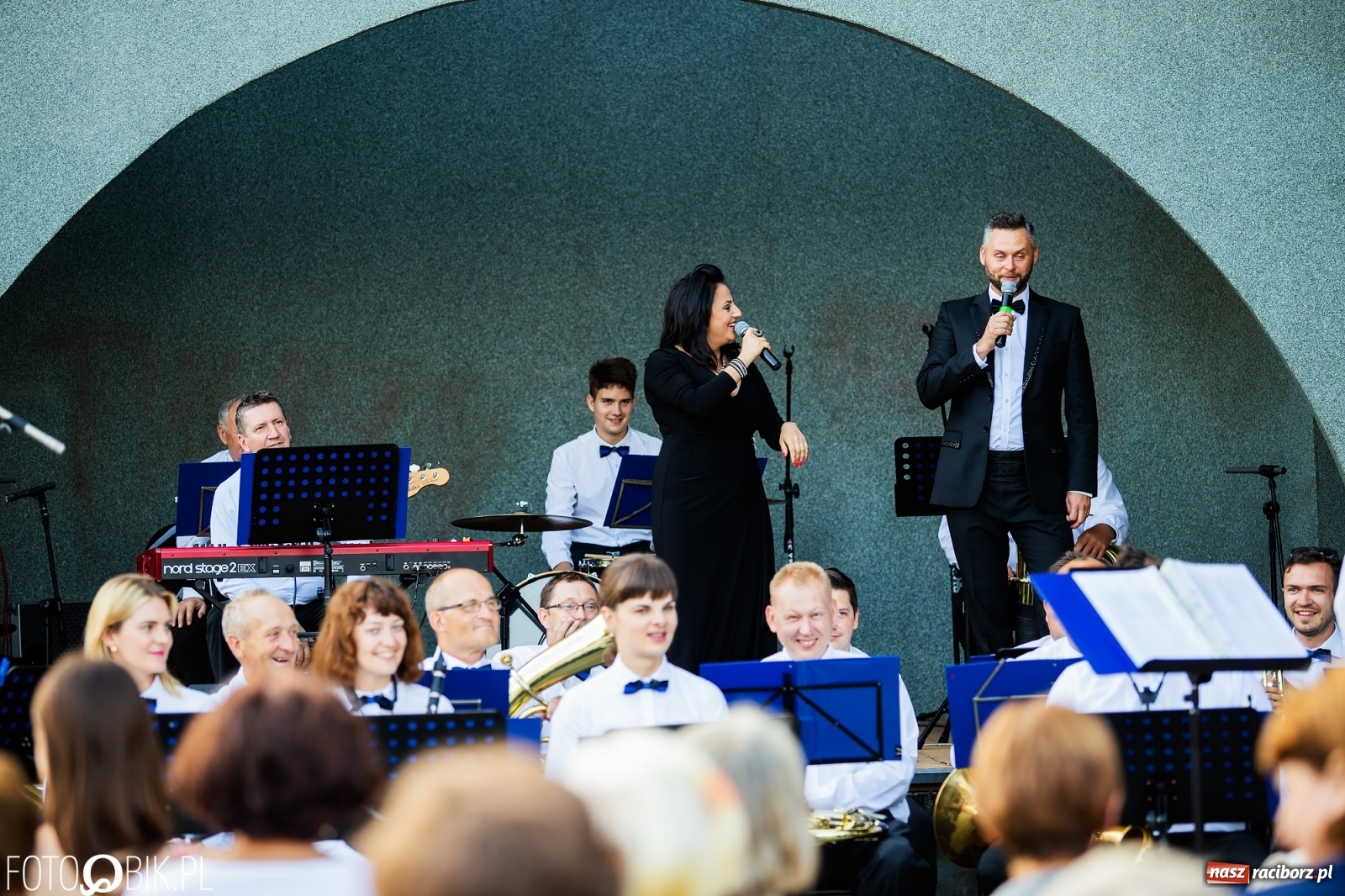Zdjęcie w galerii na portalu naszraciborz.pl: Orkiestra Plania i klasyka operetki w parku Roth wiadomości z regionu