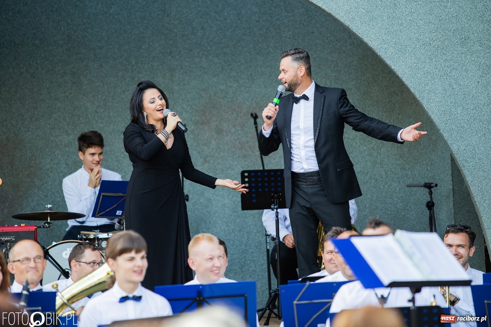 Zdjęcie w galerii na portalu naszraciborz.pl: Orkiestra Plania i klasyka operetki w parku Roth wiadomości z regionu