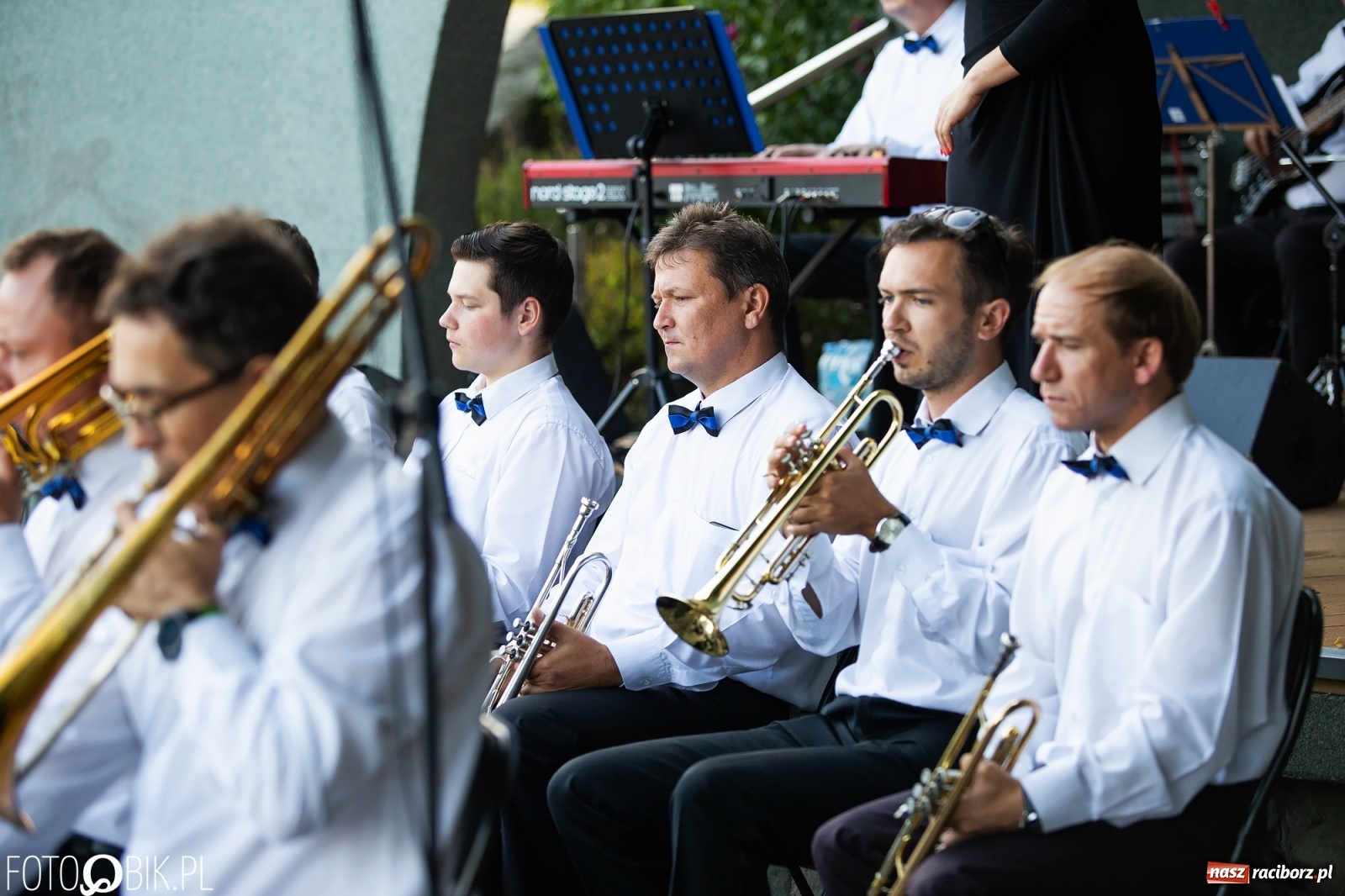 Zdjęcie w galerii na portalu naszraciborz.pl: Orkiestra Plania i klasyka operetki w parku Roth wiadomości z regionu