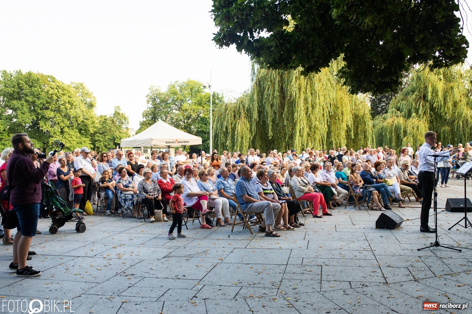 Zdjęcie w galerii na portalu naszraciborz.pl: Orkiestra Plania i klasyka operetki w parku Roth wiadomości z regionu