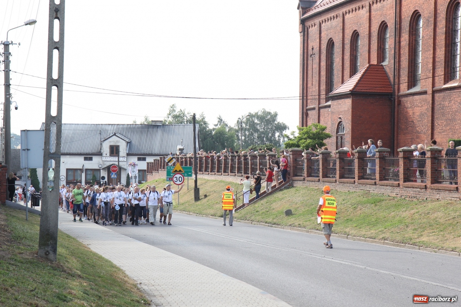 Zdjęcie w galerii na portalu naszraciborz.pl: Ruszyła 31. Piesza Pielgrzymka z Lubomi na Jasną Górę wiadomości z regionu