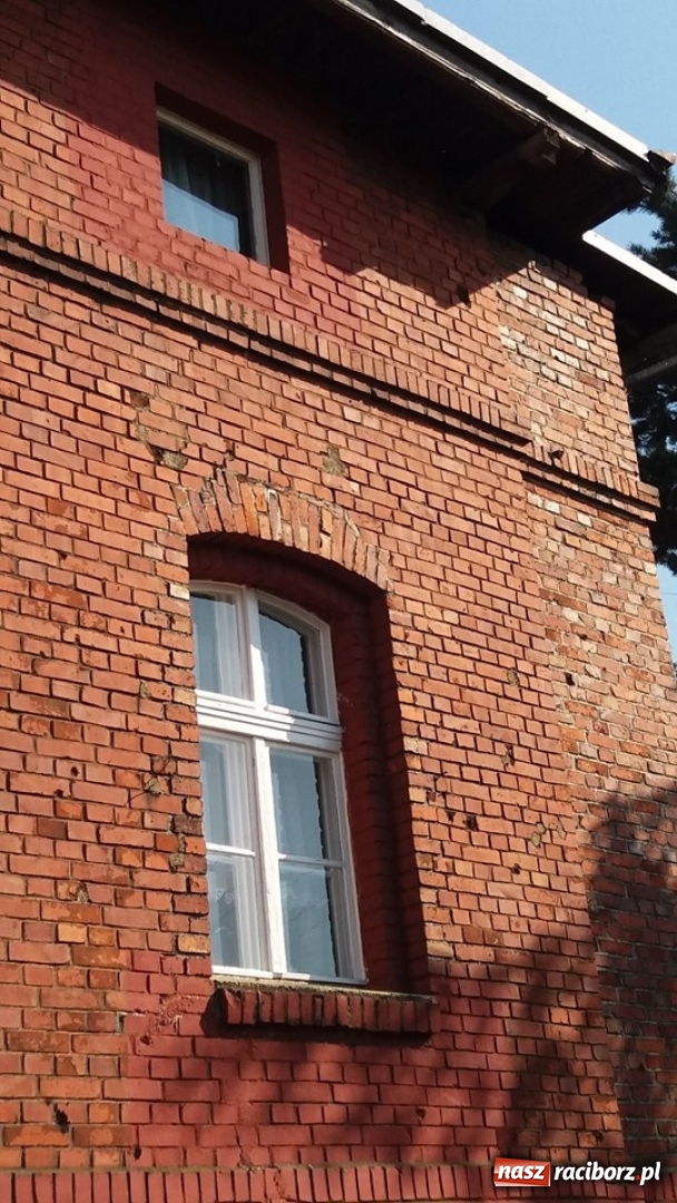 Zdjęcie w galerii na portalu naszraciborz.pl: Bomba wpadła przez dach, ale nie eksplodowała!  wiadomości z regionu