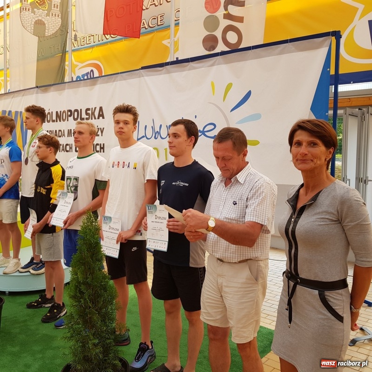 Zdjęcie w galerii na portalu naszraciborz.pl: Pływanie. Magdalena Modrzejewska i Patryk Rożenek z medalami Mistrzostw Polski wiadomości z regionu