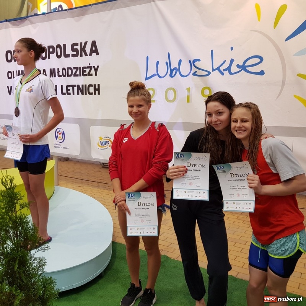 Zdjęcie w galerii na portalu naszraciborz.pl: Pływanie. Magdalena Modrzejewska i Patryk Rożenek z medalami Mistrzostw Polski wiadomości z regionu