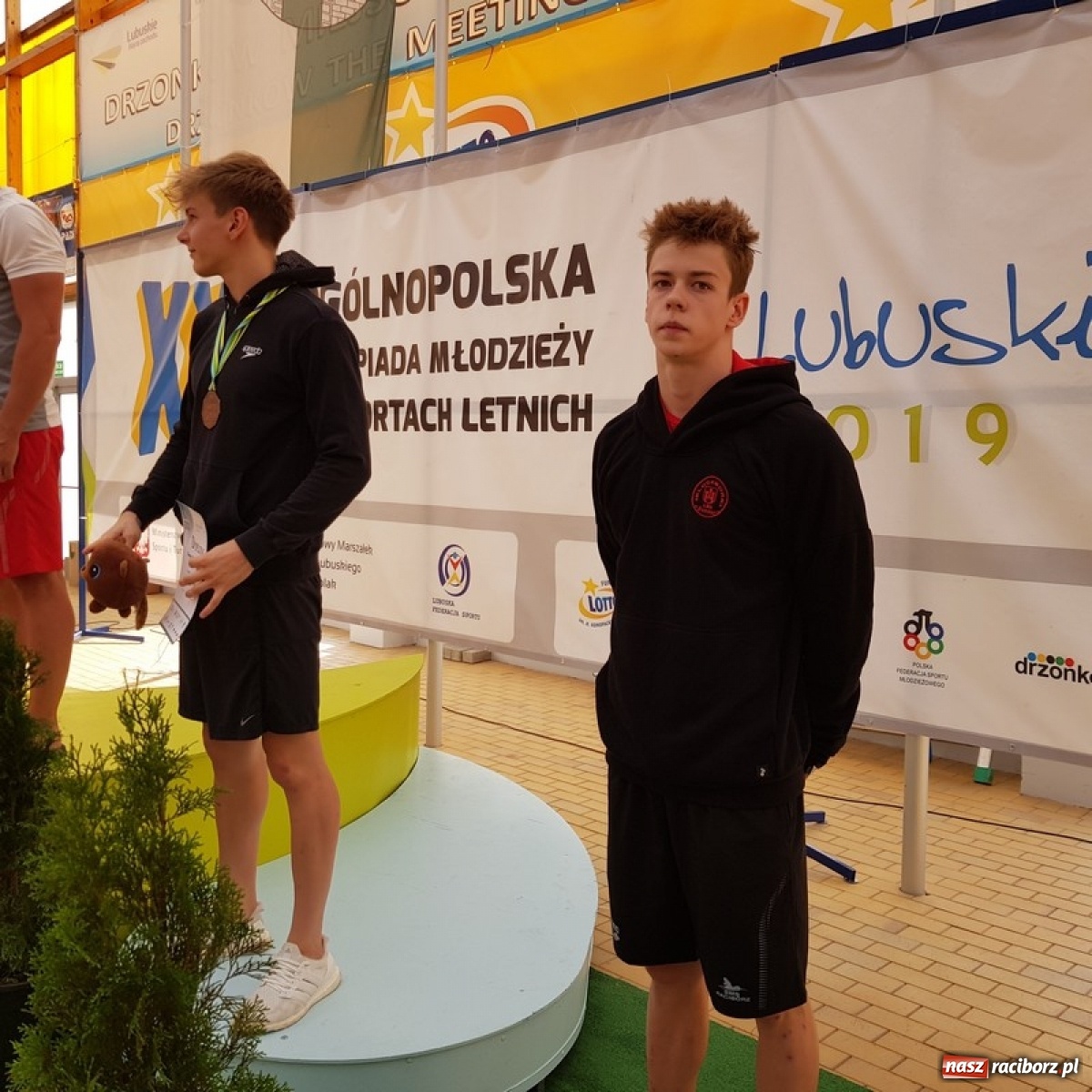 Zdjęcie w galerii na portalu naszraciborz.pl: Pływanie. Magdalena Modrzejewska i Patryk Rożenek z medalami Mistrzostw Polski wiadomości z regionu