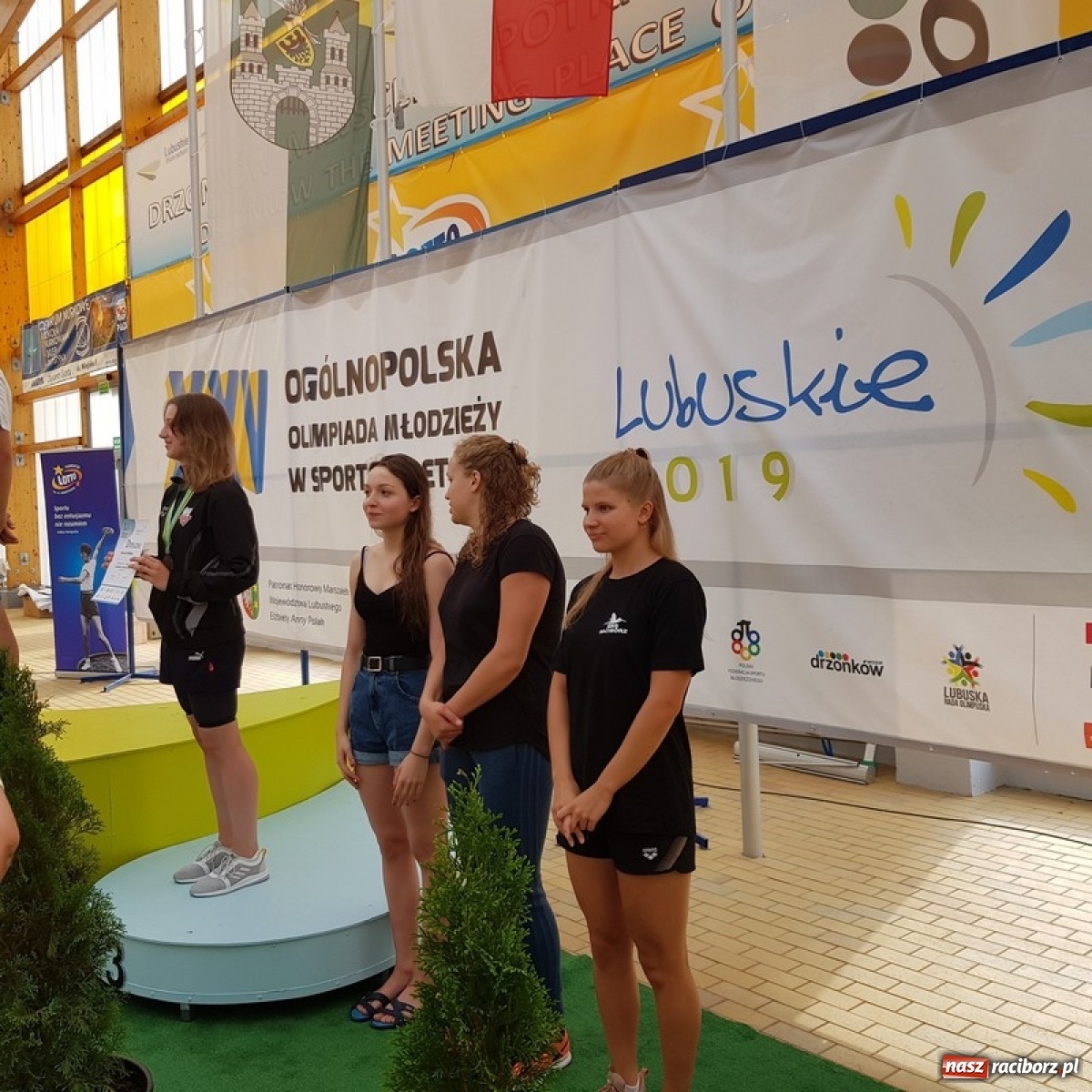 Zdjęcie w galerii na portalu naszraciborz.pl: Pływanie. Magdalena Modrzejewska i Patryk Rożenek z medalami Mistrzostw Polski wiadomości z regionu