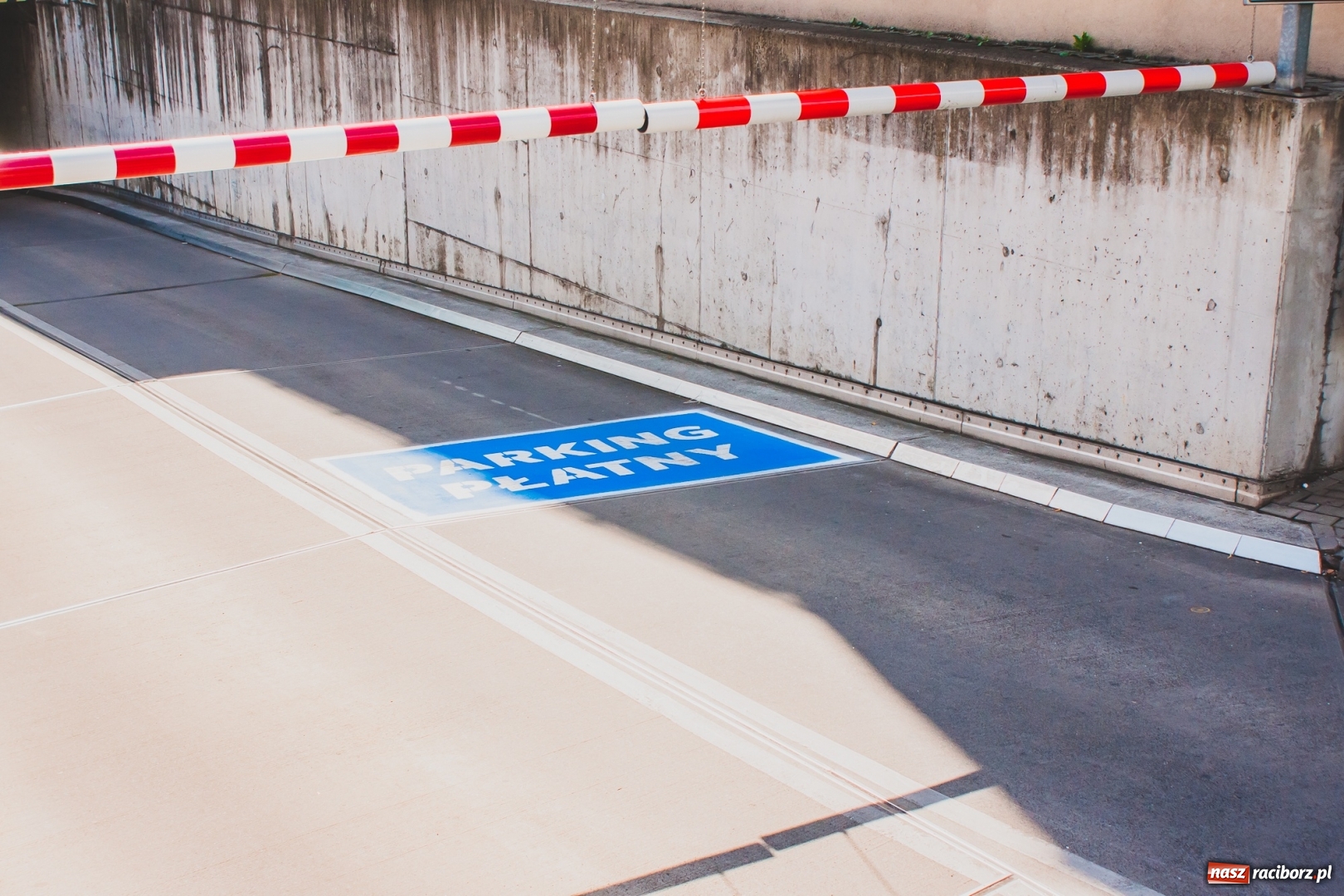 Zdjęcie w galerii na portalu naszraciborz.pl: Kaufland w Raciborzu stawia parkometry [FOTO]  wiadomości z regionu