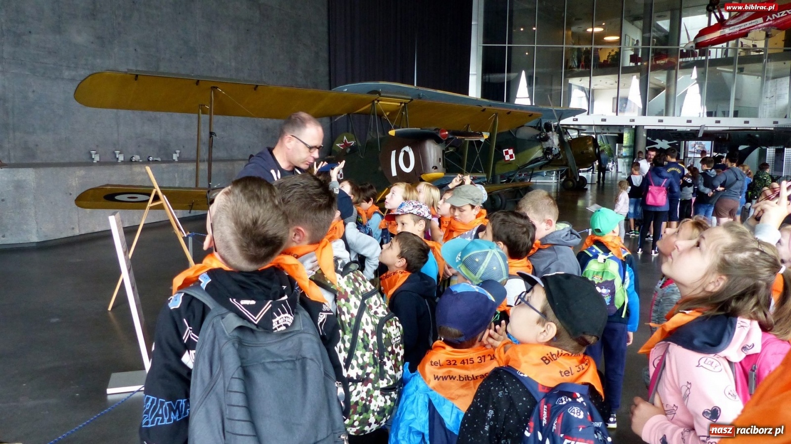 Zdjęcie w galerii na portalu naszraciborz.pl: Czy leci z nami pilot? Uczestnicy Lata z biblioteką w Muzeum Lotnictwa Polskiego [FOTO] wiadomości z regionu