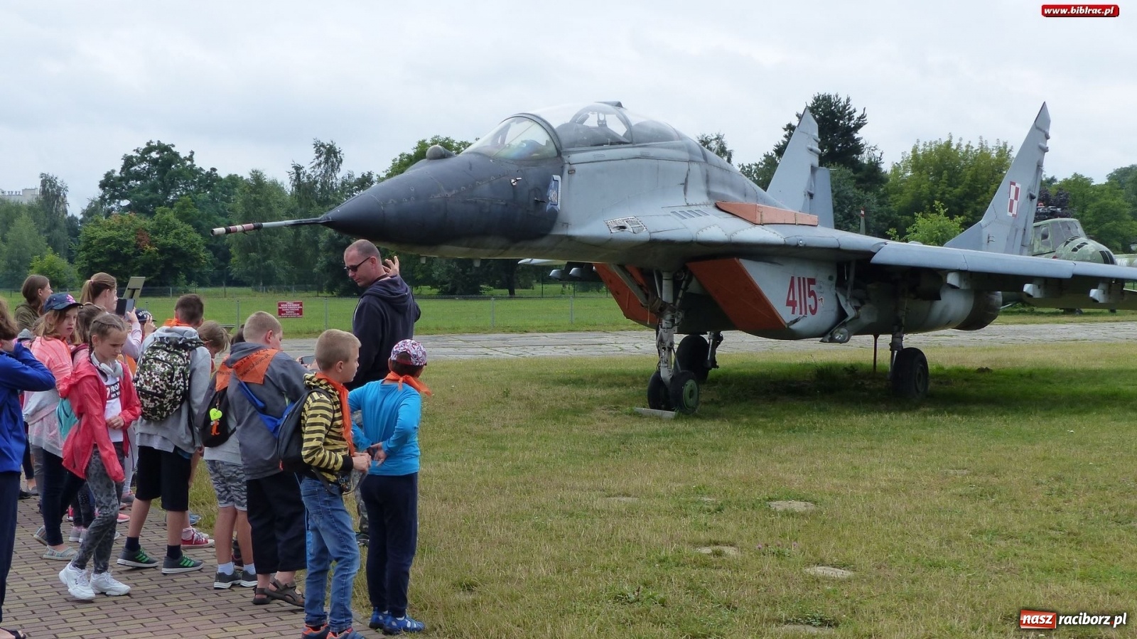 Zdjęcie w galerii na portalu naszraciborz.pl: Czy leci z nami pilot? Uczestnicy Lata z biblioteką w Muzeum Lotnictwa Polskiego [FOTO] wiadomości z regionu