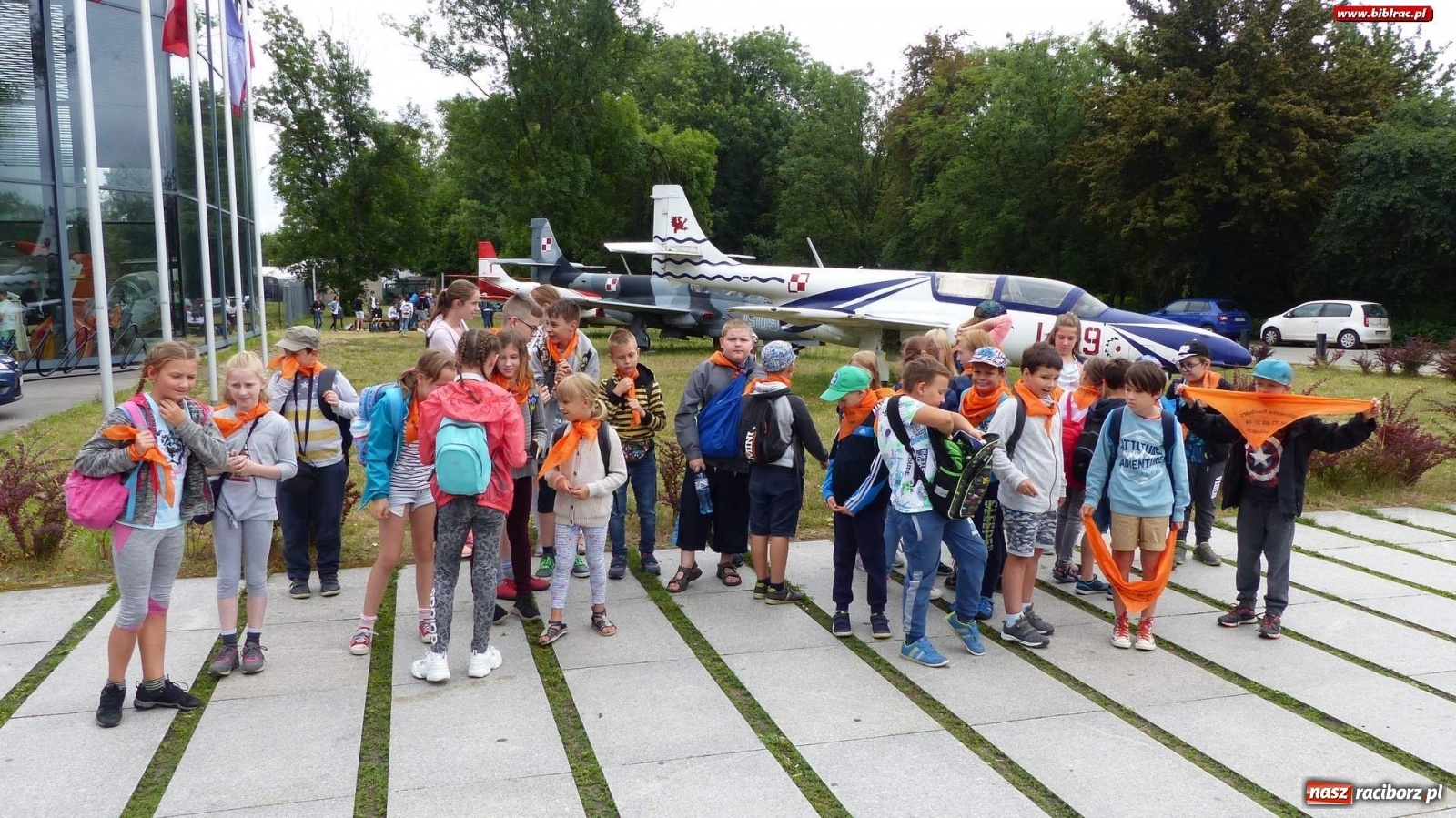 Zdjęcie w galerii na portalu naszraciborz.pl: Czy leci z nami pilot? Uczestnicy Lata z biblioteką w Muzeum Lotnictwa Polskiego [FOTO] wiadomości z regionu