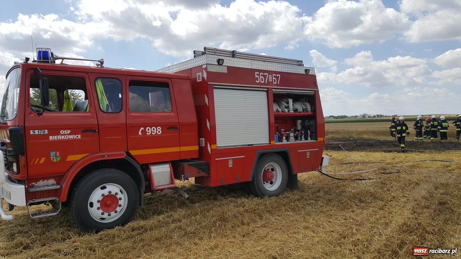Zdjęcie w galerii na portalu naszraciborz.pl: Pożar ścierniska w Bieńkowicach  wiadomości z regionu
