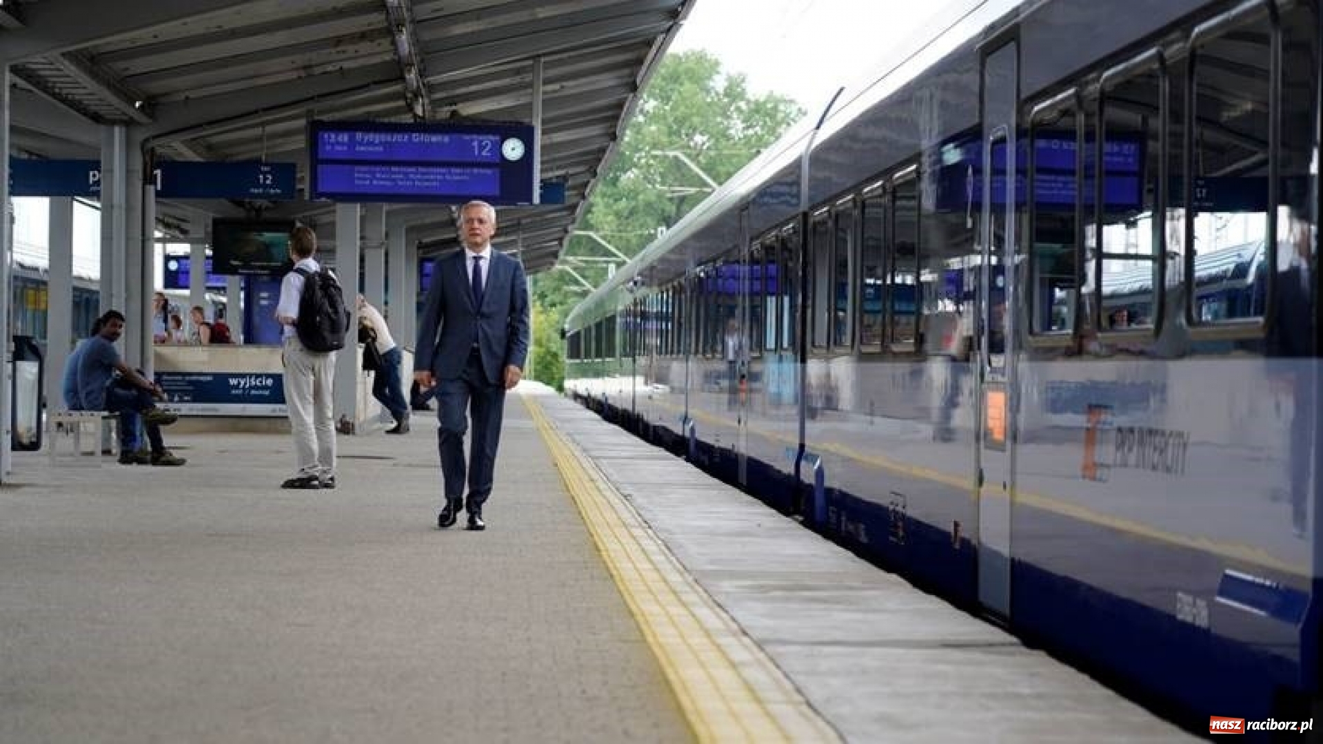 Zdjęcie w galerii na portalu naszraciborz.pl: mObywatel zamiast dowodu podczas podroży pociągiem wiadomości z regionu