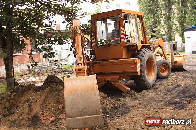 Zdjęcie w galerii na portalu naszraciborz.pl: Powstaje parking przy Staszica wiadomości z regionu
