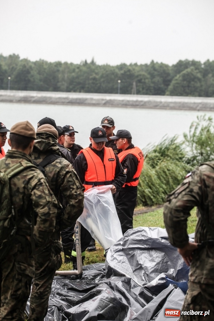 Zdjęcie w galerii na portalu naszraciborz.pl: Strażacy i terytorialsi po wspólnych ćwiczeniach wiadomości z regionu