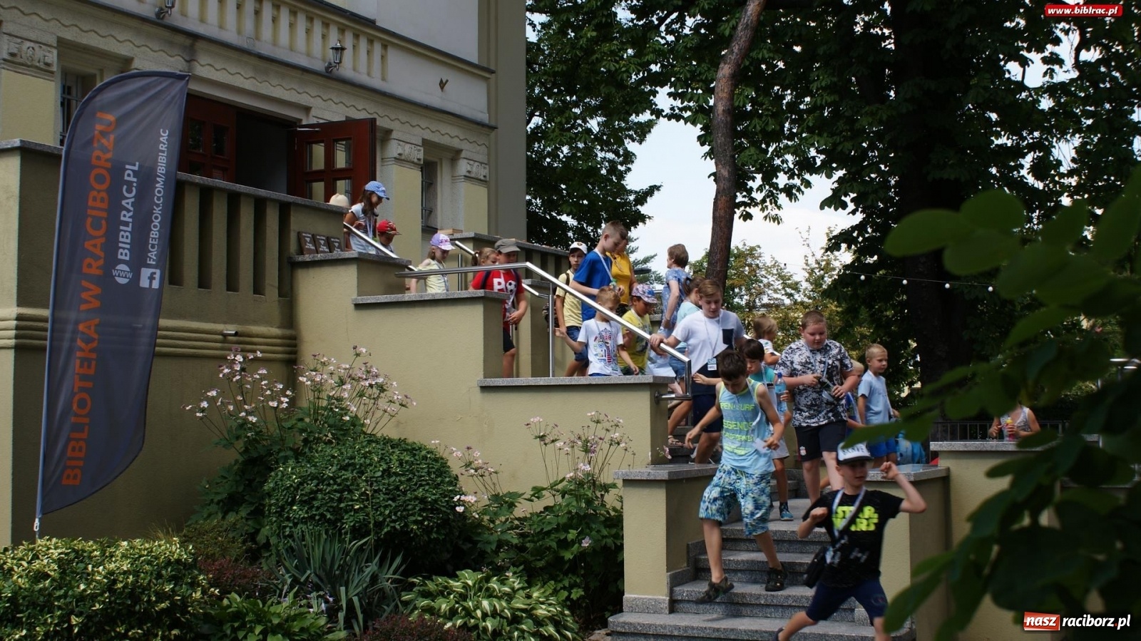 Zdjęcie w galerii na portalu naszraciborz.pl: W poszukiwaniu niebieskiego koralika w bibliotece  wiadomości z regionu