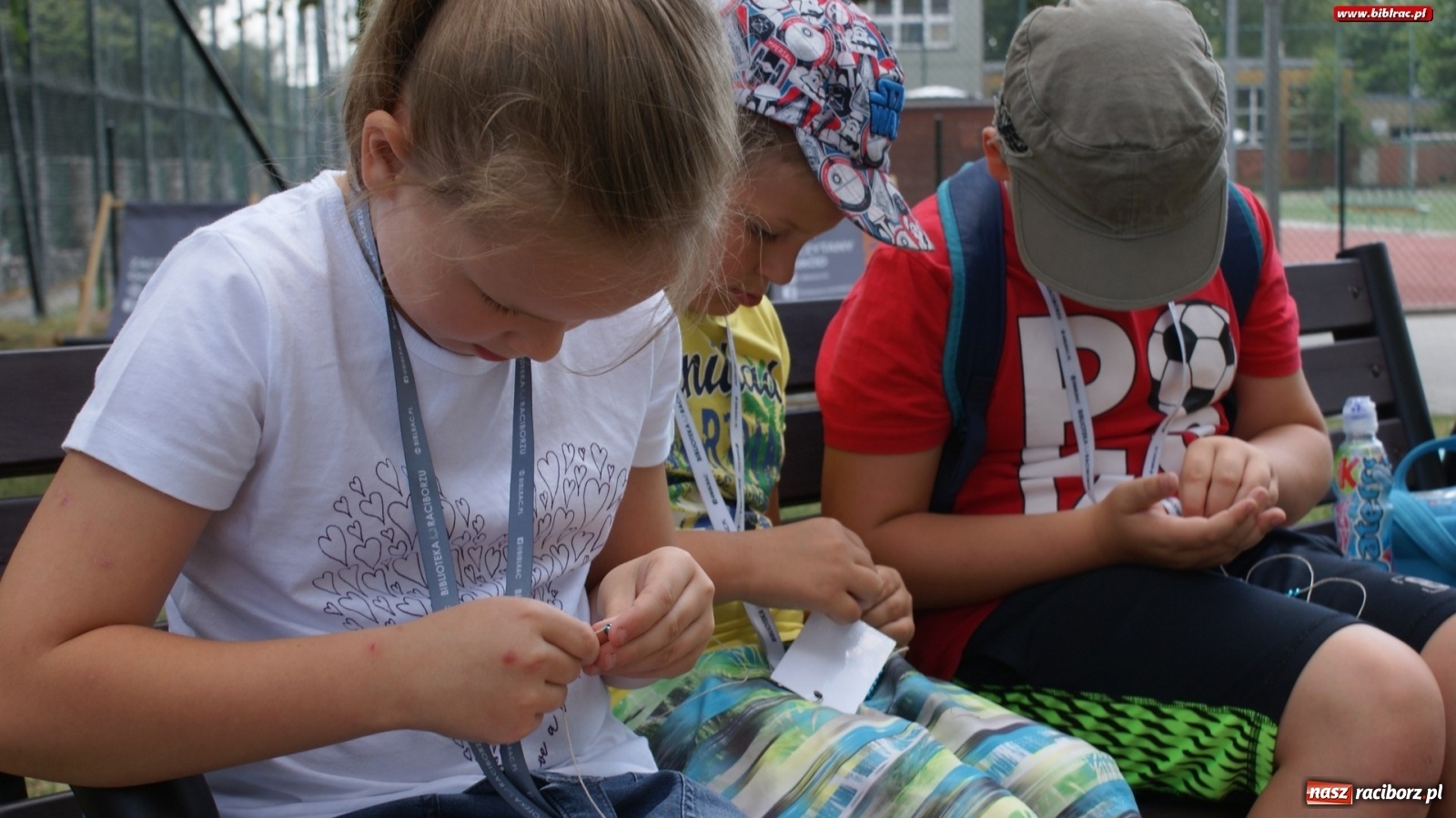 Zdjęcie w galerii na portalu naszraciborz.pl: W poszukiwaniu niebieskiego koralika w bibliotece  wiadomości z regionu