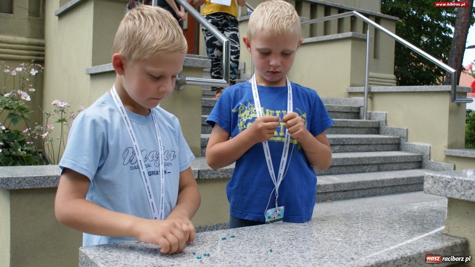 Zdjęcie w galerii na portalu naszraciborz.pl: W poszukiwaniu niebieskiego koralika w bibliotece  wiadomości z regionu