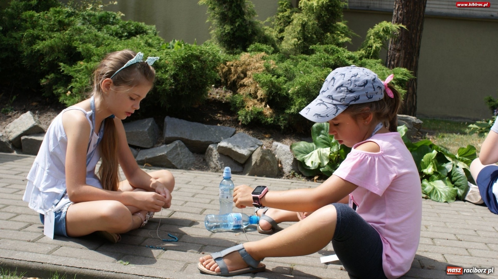 Zdjęcie w galerii na portalu naszraciborz.pl: W poszukiwaniu niebieskiego koralika w bibliotece  wiadomości z regionu