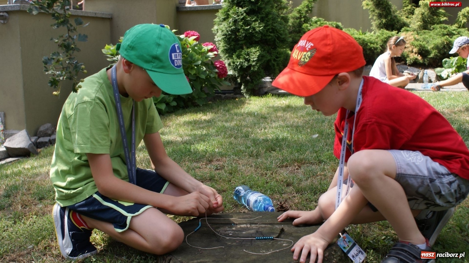 Zdjęcie w galerii na portalu naszraciborz.pl: W poszukiwaniu niebieskiego koralika w bibliotece  wiadomości z regionu