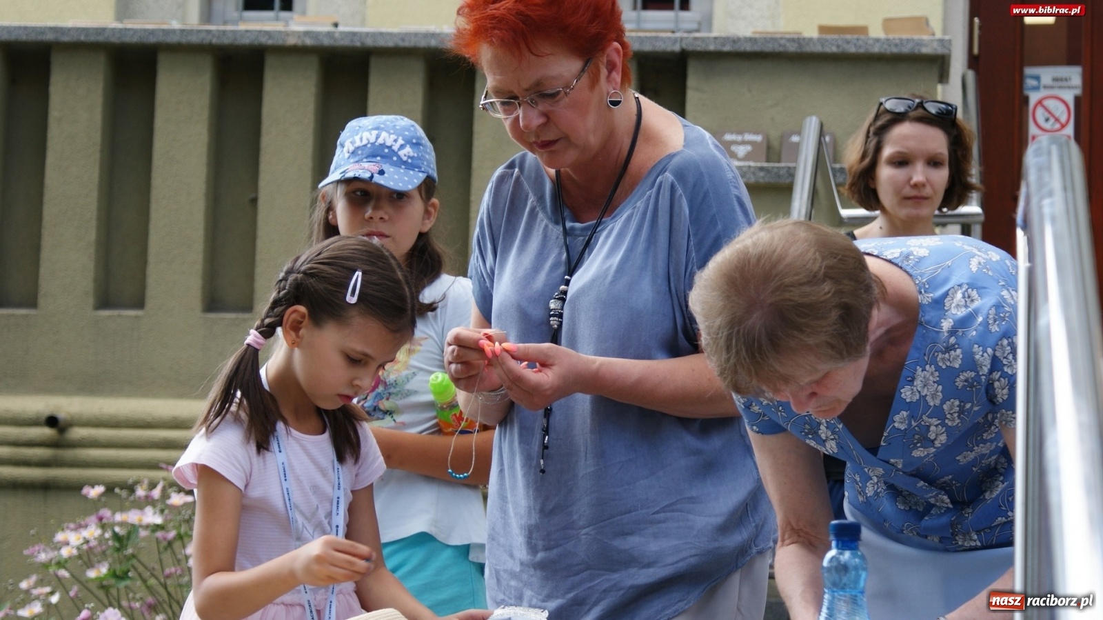 Zdjęcie w galerii na portalu naszraciborz.pl: W poszukiwaniu niebieskiego koralika w bibliotece  wiadomości z regionu