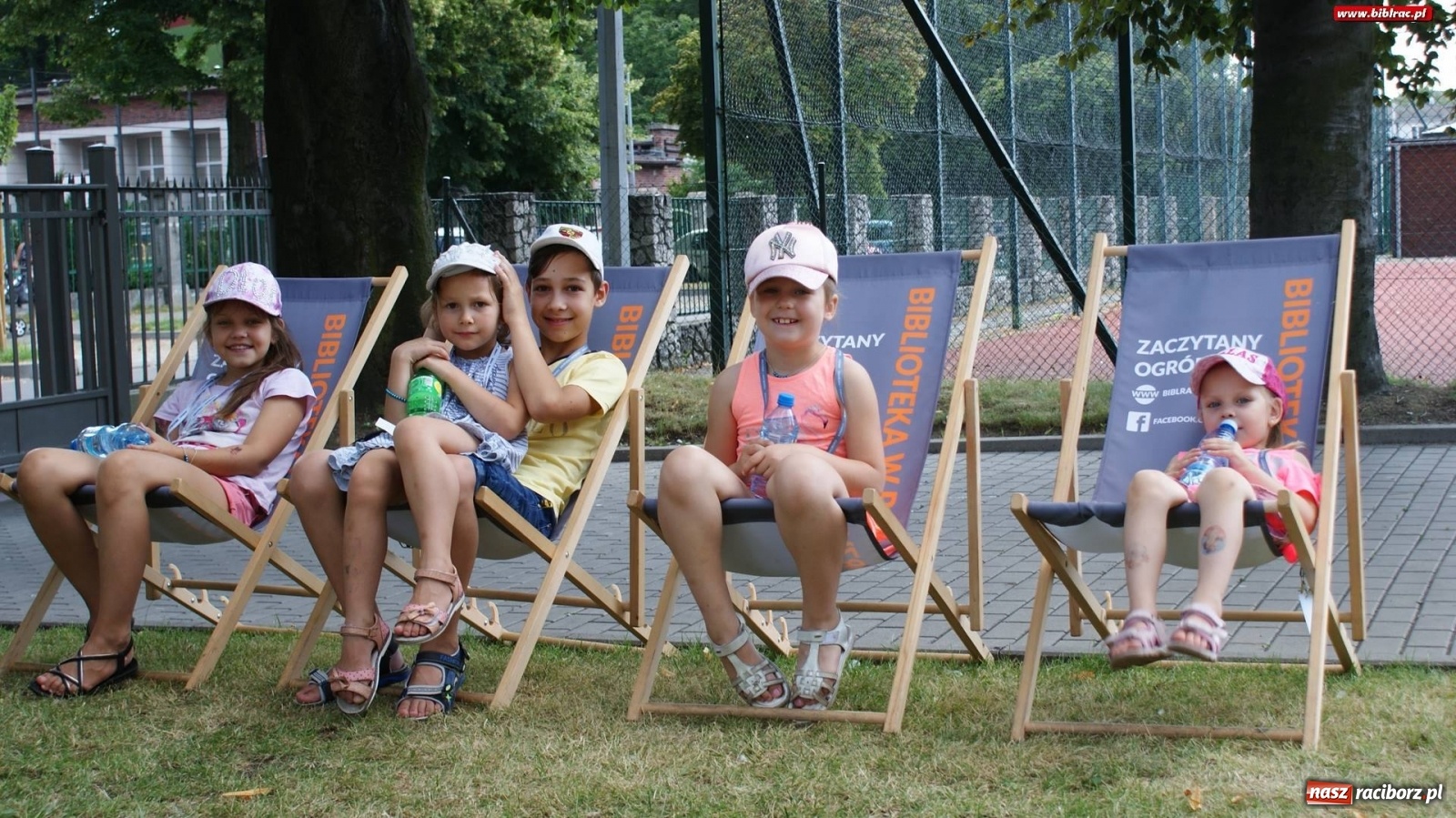 Zdjęcie w galerii na portalu naszraciborz.pl: W poszukiwaniu niebieskiego koralika w bibliotece  wiadomości z regionu