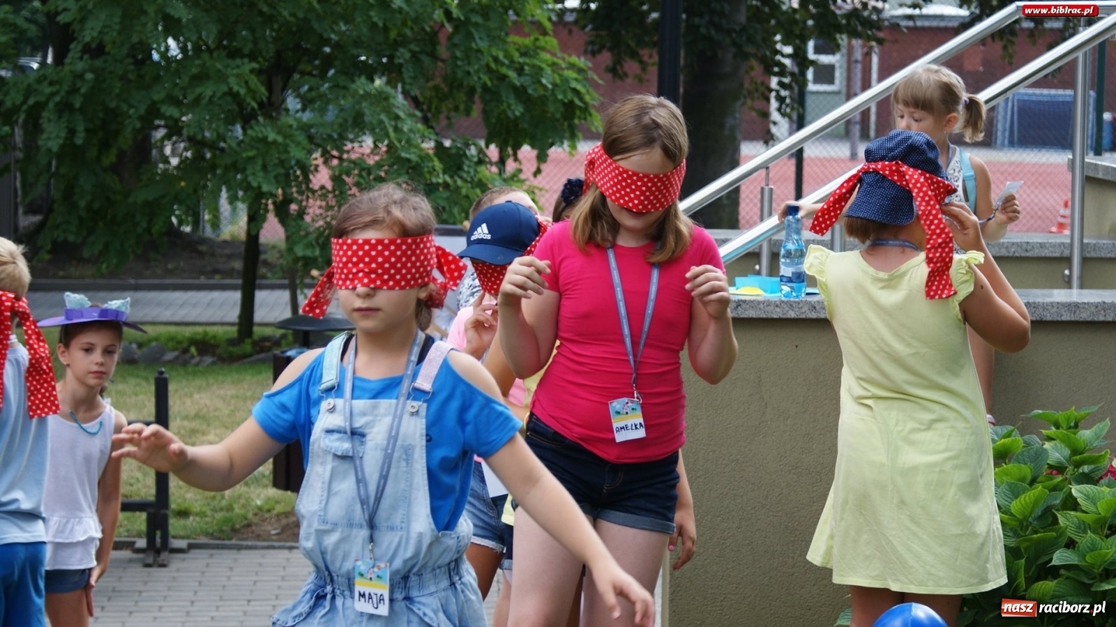 Zdjęcie w galerii na portalu naszraciborz.pl: W poszukiwaniu niebieskiego koralika w bibliotece  wiadomości z regionu