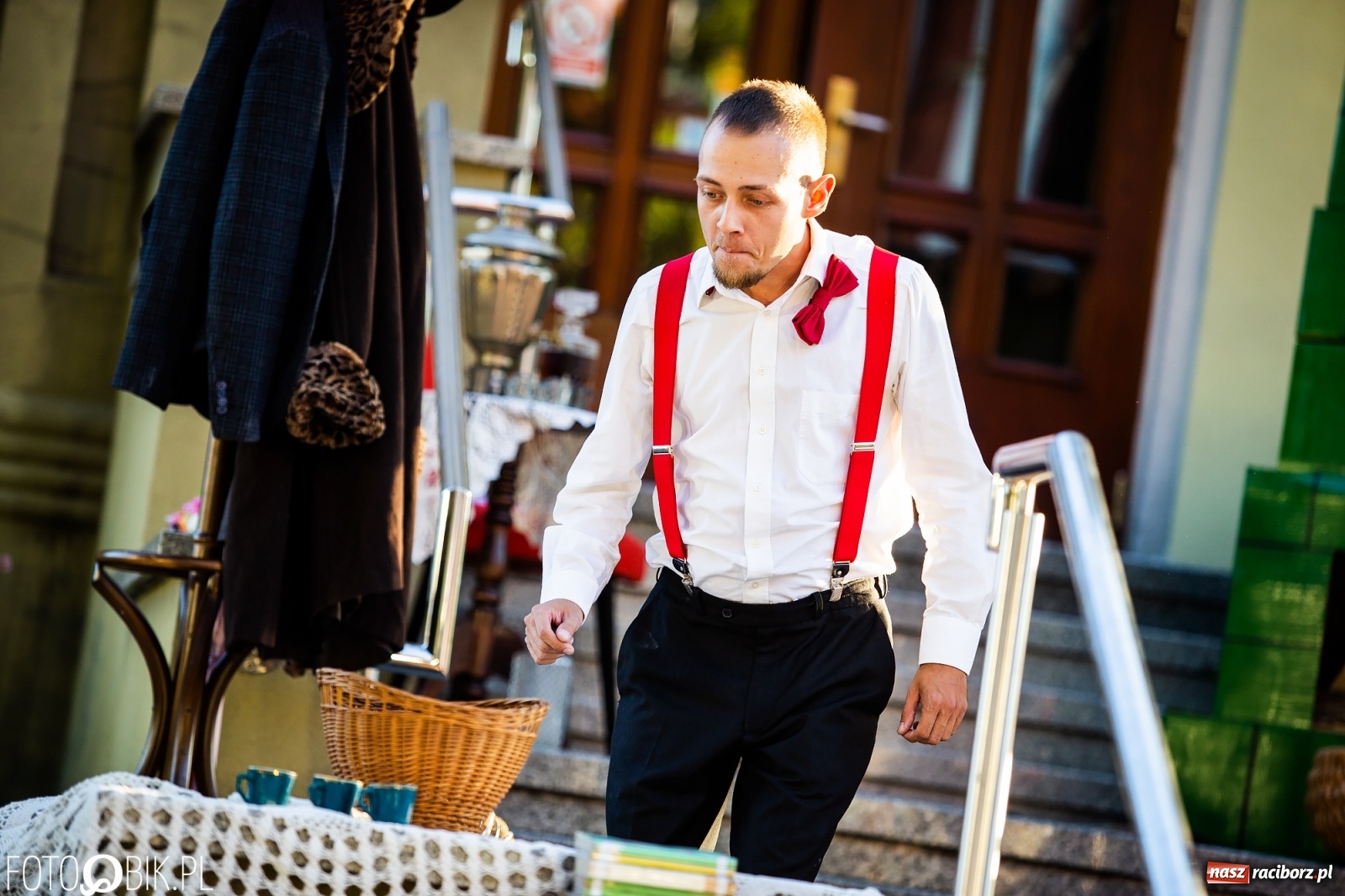 Zdjęcie w galerii na portalu naszraciborz.pl: Moralność Pani Dulskiej - spektakl na bibliotecznych schodach  wiadomości z regionu