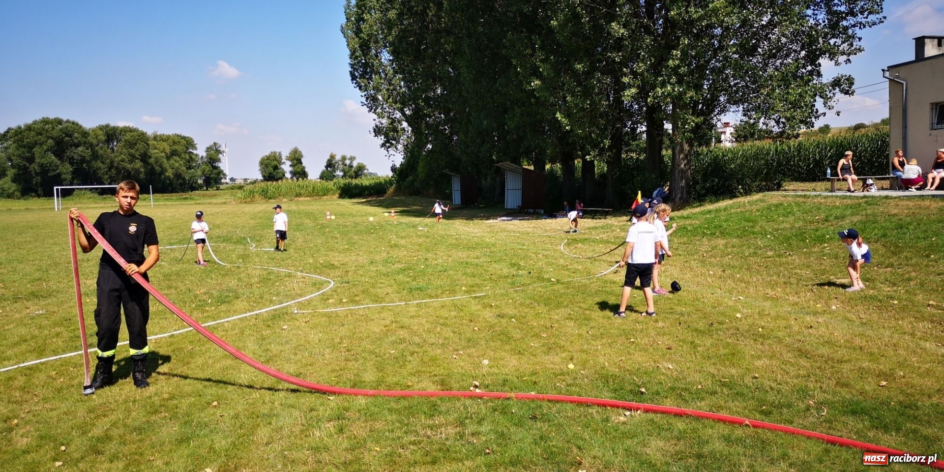 Zdjęcie w galerii na portalu naszraciborz.pl: Wakacyjny czwartek ze strażakami [FOTO] i [WIDEO] wiadomości z regionu