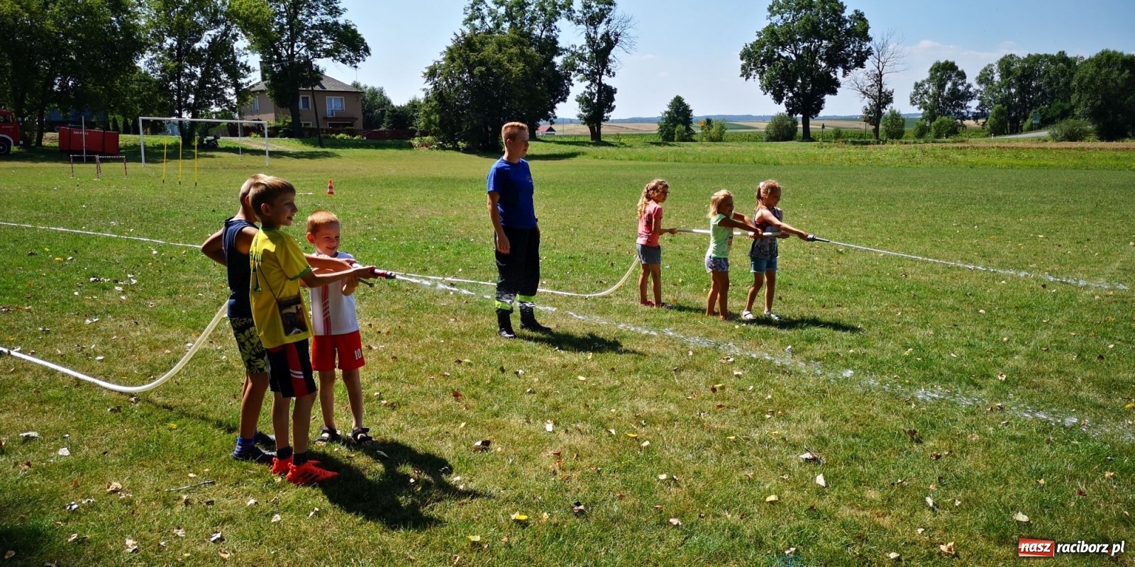 Zdjęcie w galerii na portalu naszraciborz.pl: Wakacyjny czwartek ze strażakami [FOTO] i [WIDEO] wiadomości z regionu