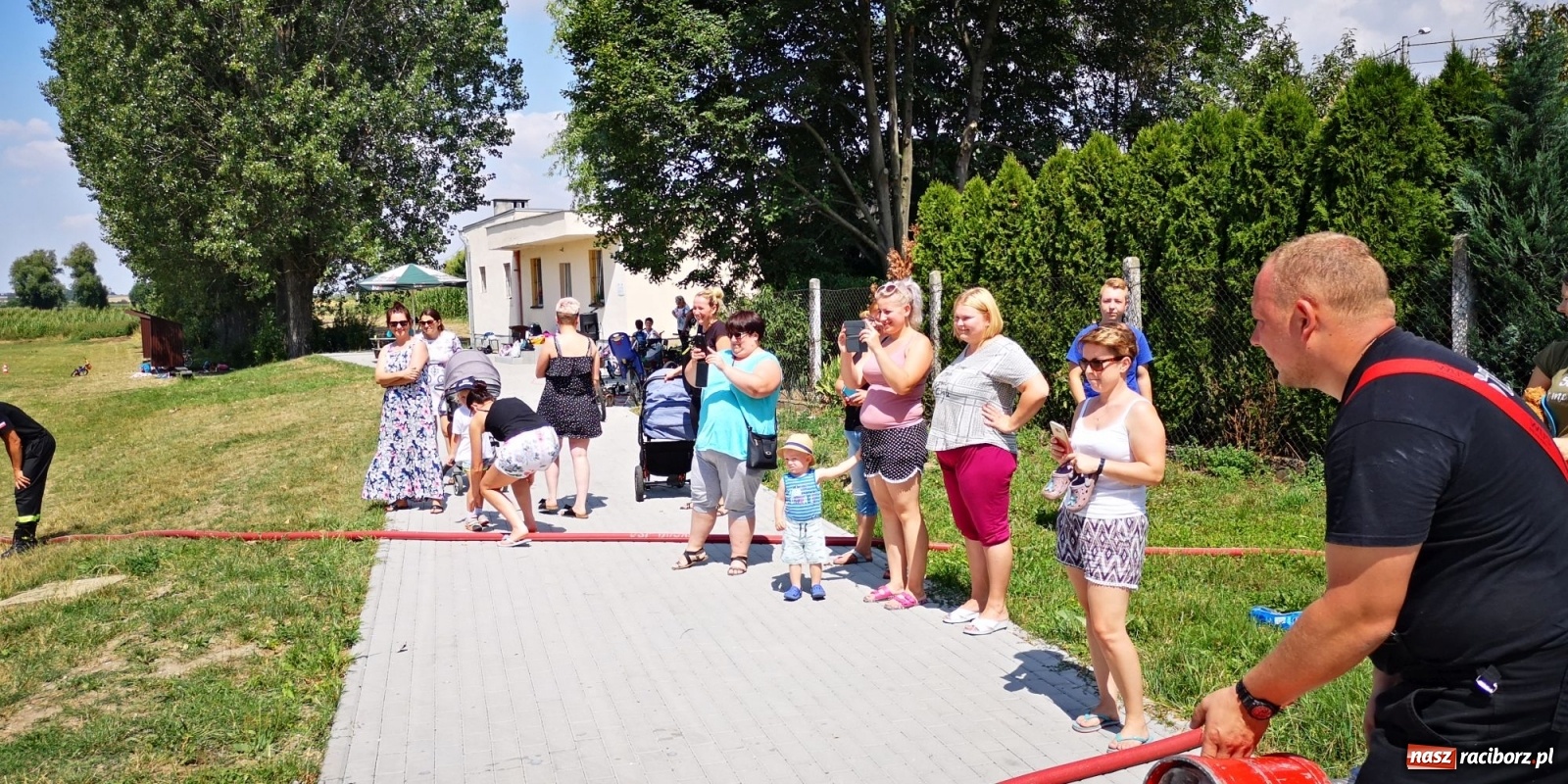 Zdjęcie w galerii na portalu naszraciborz.pl: Wakacyjny czwartek ze strażakami [FOTO] i [WIDEO] wiadomości z regionu