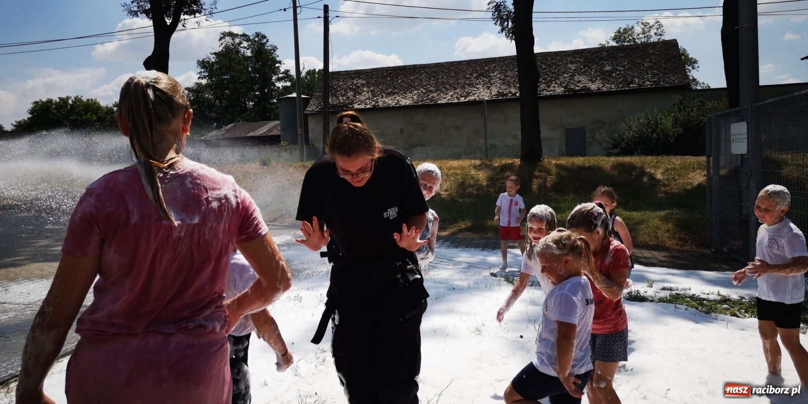 Zdjęcie w galerii na portalu naszraciborz.pl: Wakacyjny czwartek ze strażakami [FOTO] i [WIDEO] wiadomości z regionu