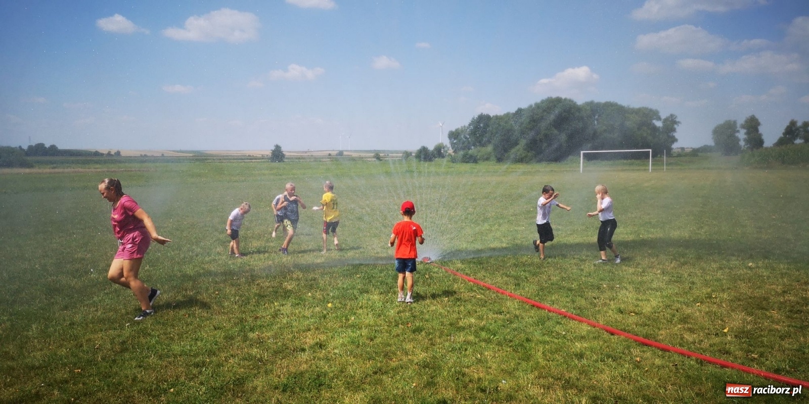 Zdjęcie w galerii na portalu naszraciborz.pl: Wakacyjny czwartek ze strażakami [FOTO] i [WIDEO] wiadomości z regionu