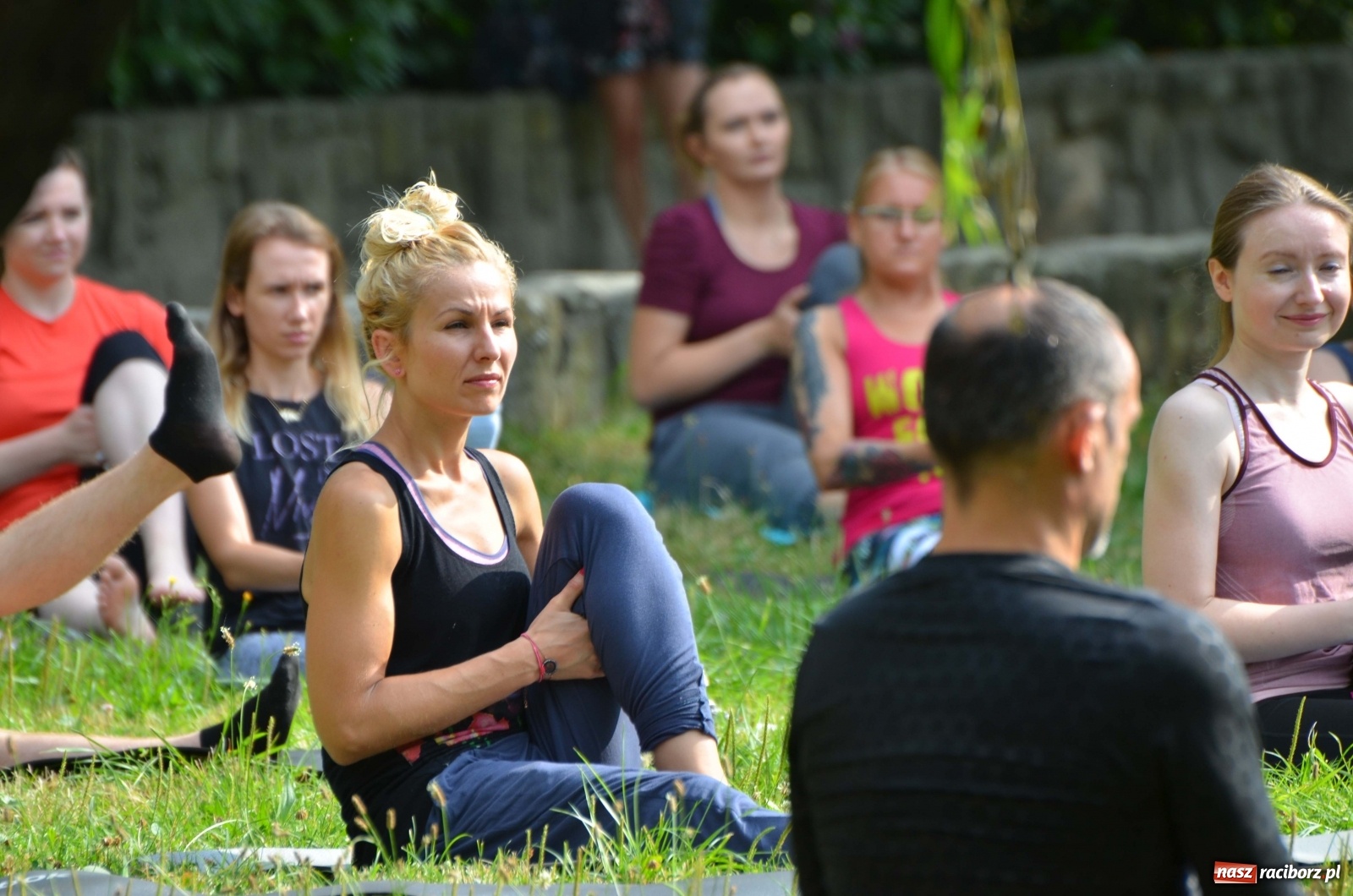 Zdjęcie w galerii na portalu naszraciborz.pl: Letni event z jogą w Parku m. Roth [FOTO] wiadomości z regionu
