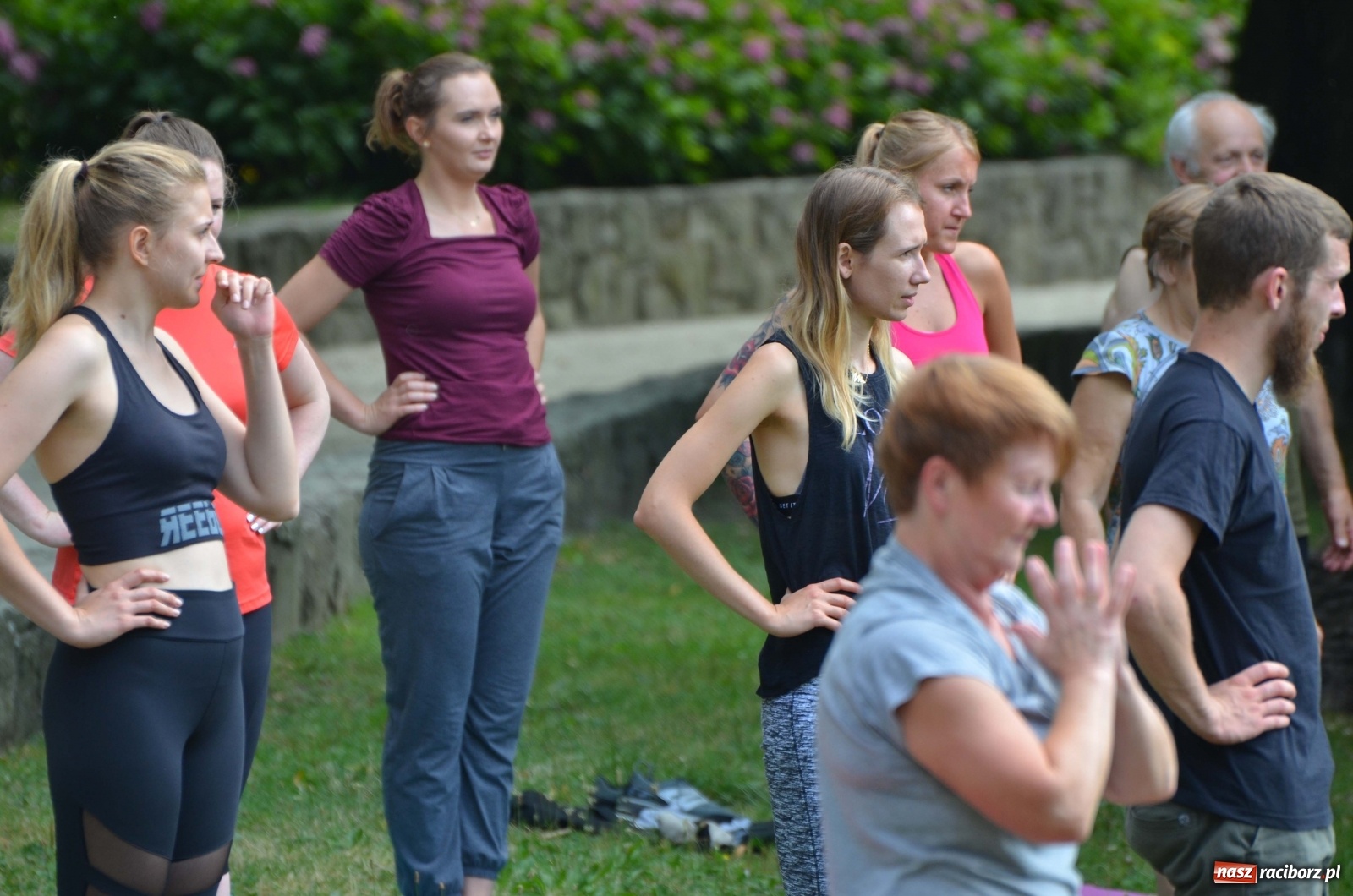 Zdjęcie w galerii na portalu naszraciborz.pl: Letni event z jogą w Parku m. Roth [FOTO] wiadomości z regionu