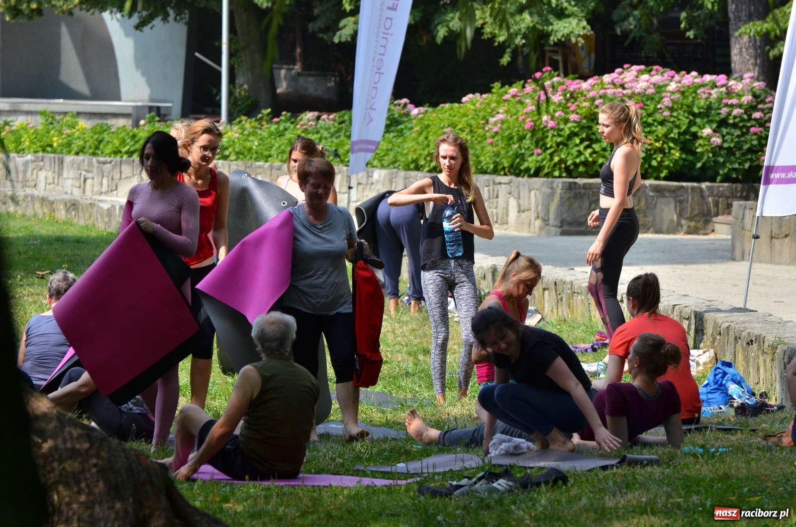 Zdjęcie w galerii na portalu naszraciborz.pl: Letni event z jogą w Parku m. Roth [FOTO] wiadomości z regionu