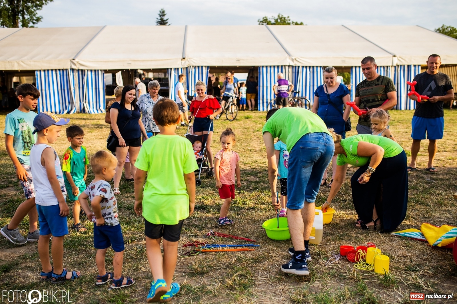 Zdjęcie w galerii na portalu naszraciborz.pl: Fantastycznie w Krzanowicach. Dwudniowe święto miasta rozpoczęte rytmami disco-polo wiadomości z regionu
