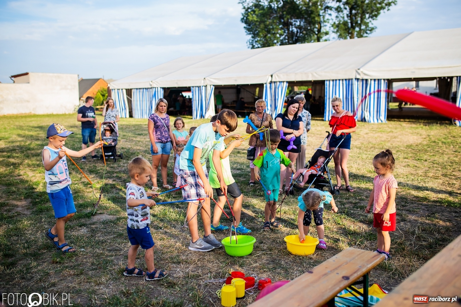Zdjęcie w galerii na portalu naszraciborz.pl: Fantastycznie w Krzanowicach. Dwudniowe święto miasta rozpoczęte rytmami disco-polo wiadomości z regionu