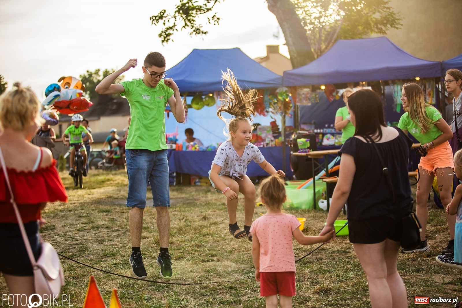 Zdjęcie w galerii na portalu naszraciborz.pl: Fantastycznie w Krzanowicach. Dwudniowe święto miasta rozpoczęte rytmami disco-polo wiadomości z regionu