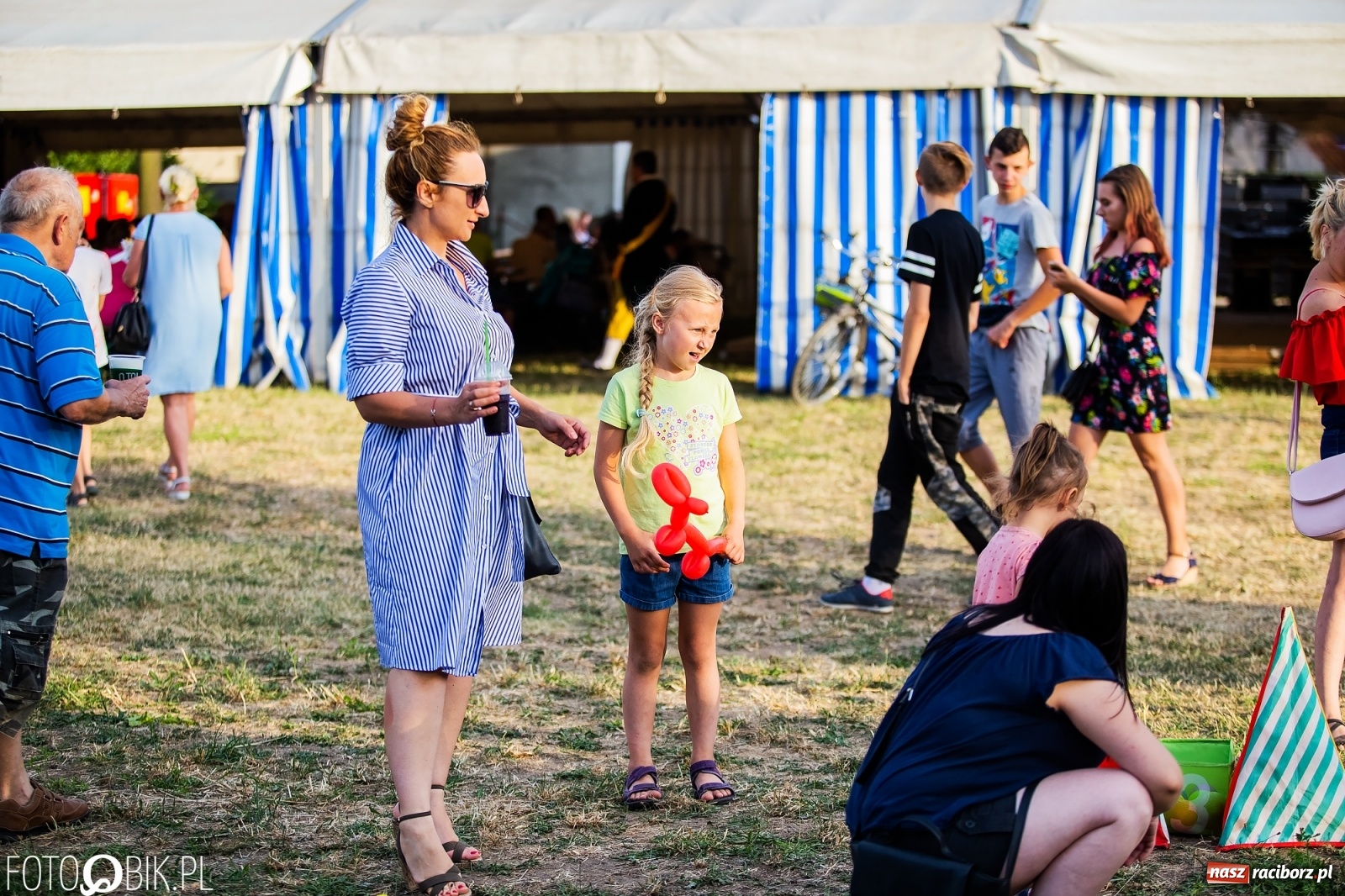 Zdjęcie w galerii na portalu naszraciborz.pl: Fantastycznie w Krzanowicach. Dwudniowe święto miasta rozpoczęte rytmami disco-polo wiadomości z regionu
