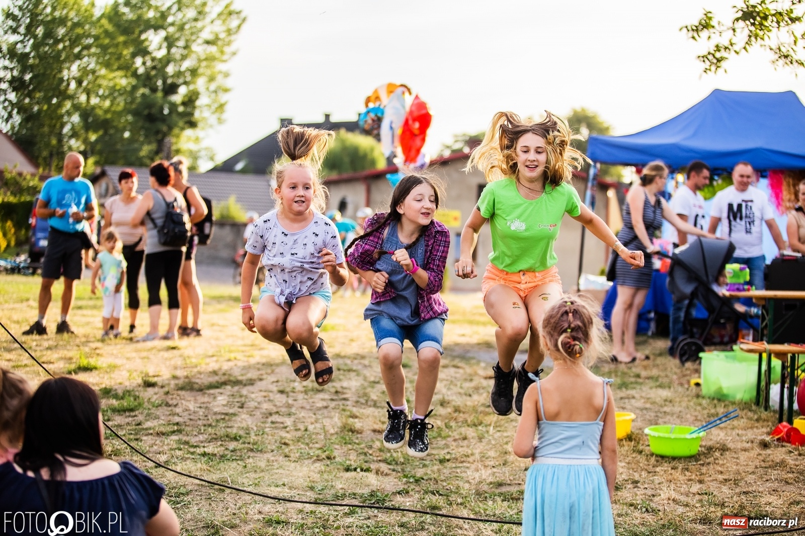 Zdjęcie w galerii na portalu naszraciborz.pl: Fantastycznie w Krzanowicach. Dwudniowe święto miasta rozpoczęte rytmami disco-polo wiadomości z regionu