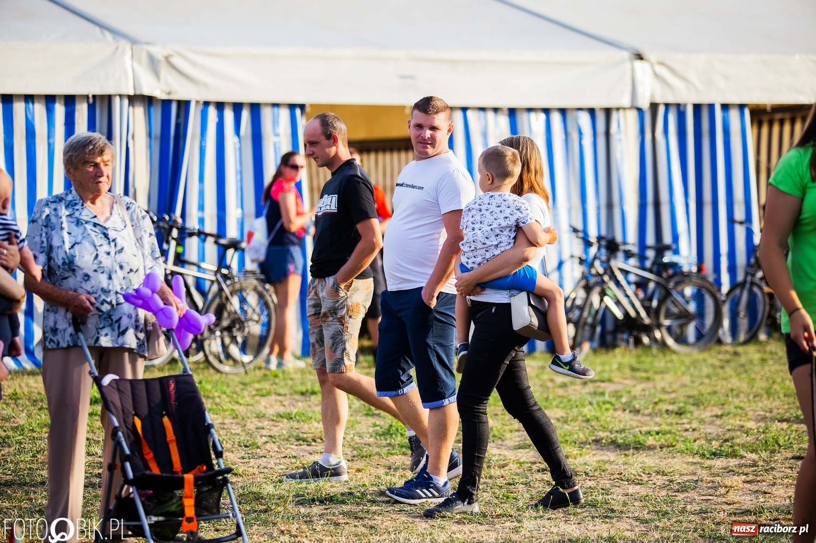 Zdjęcie w galerii na portalu naszraciborz.pl: Fantastycznie w Krzanowicach. Dwudniowe święto miasta rozpoczęte rytmami disco-polo wiadomości z regionu