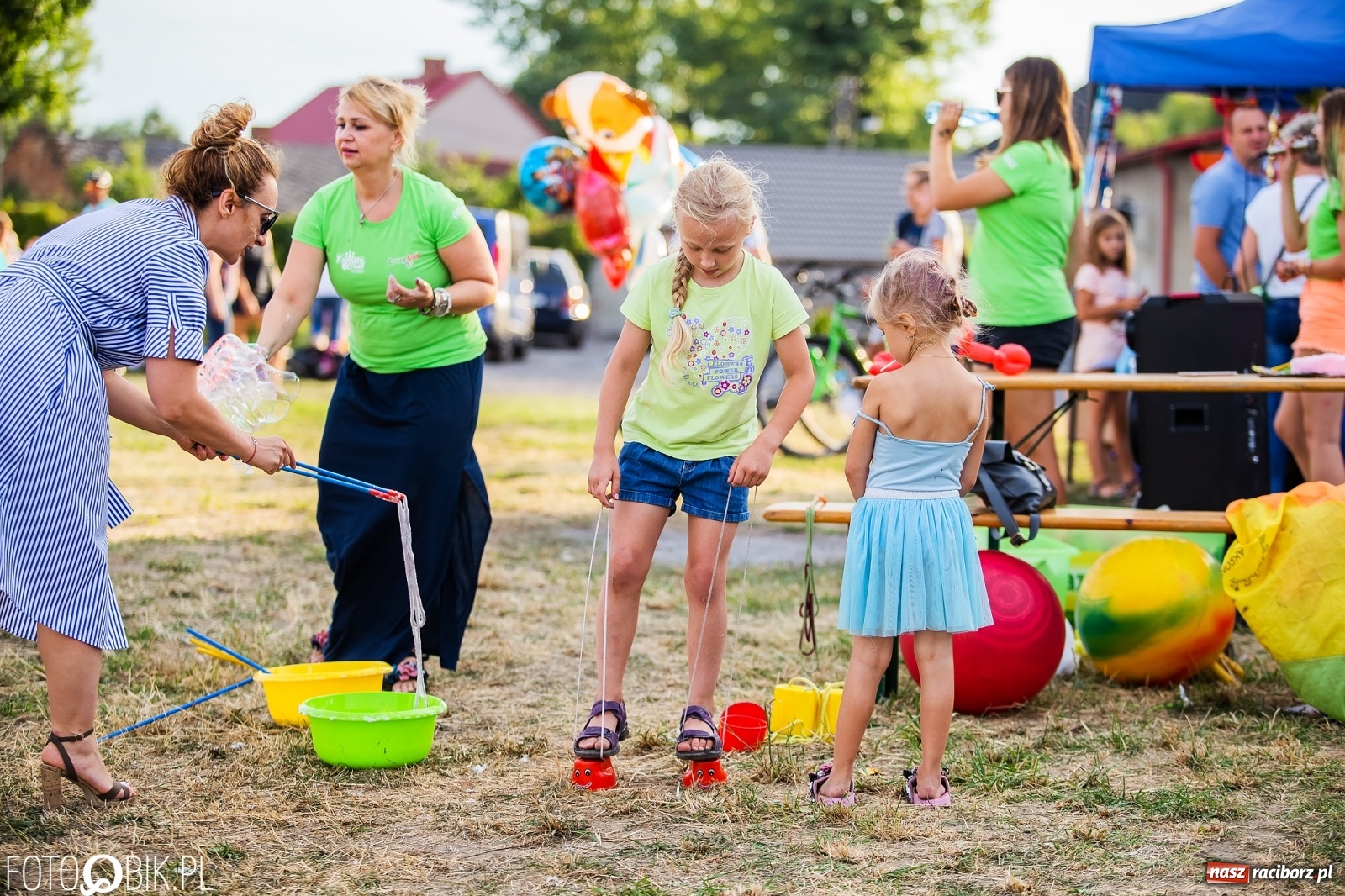 Zdjęcie w galerii na portalu naszraciborz.pl: Fantastycznie w Krzanowicach. Dwudniowe święto miasta rozpoczęte rytmami disco-polo wiadomości z regionu