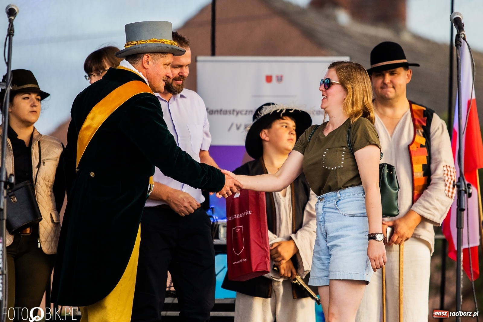 Zdjęcie w galerii na portalu naszraciborz.pl: Fantastycznie w Krzanowicach. Dwudniowe święto miasta rozpoczęte rytmami disco-polo wiadomości z regionu